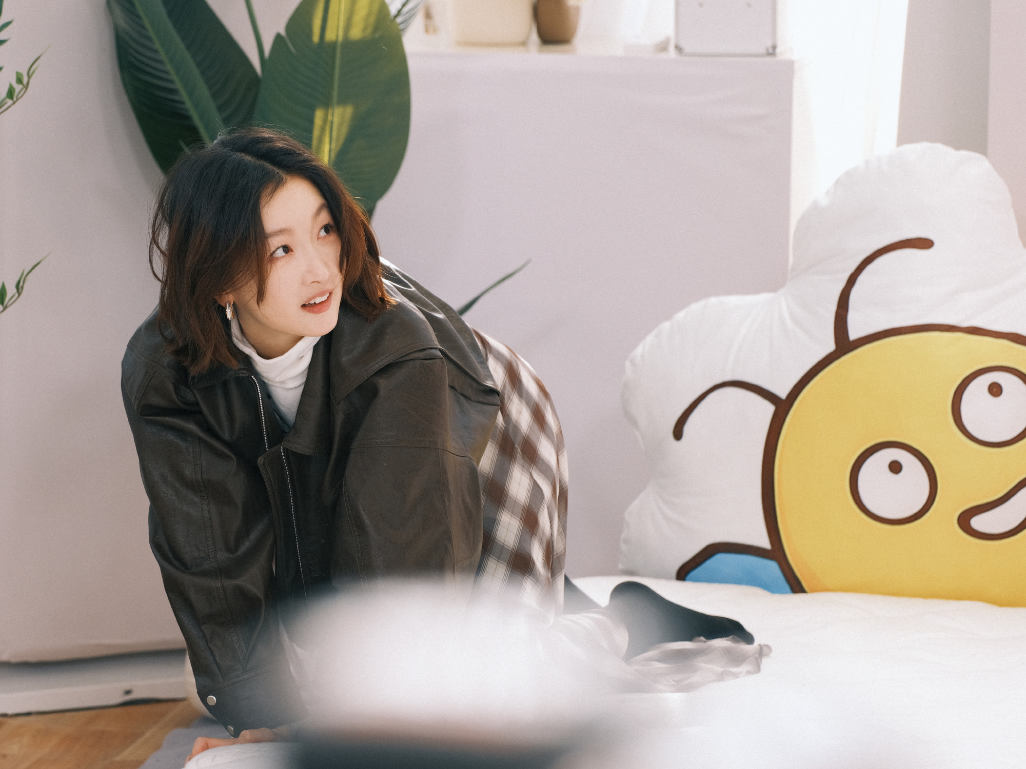 周冬雨  💛💛 “就算隔着遥远的距离，月亮也总是能引起潮汐” “?...