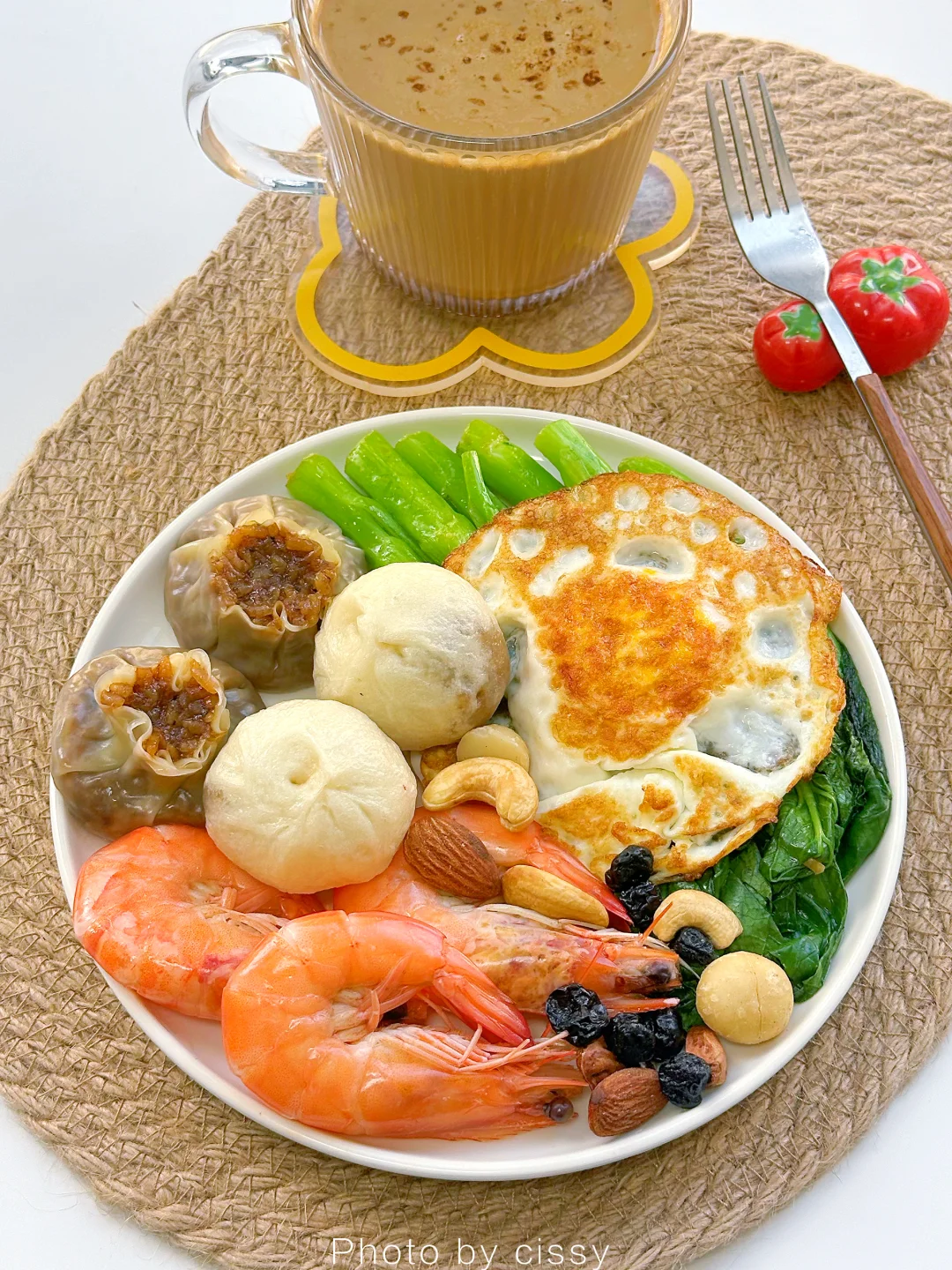 来交换早餐哇🥟一整盘好像太丰盛了点🍳