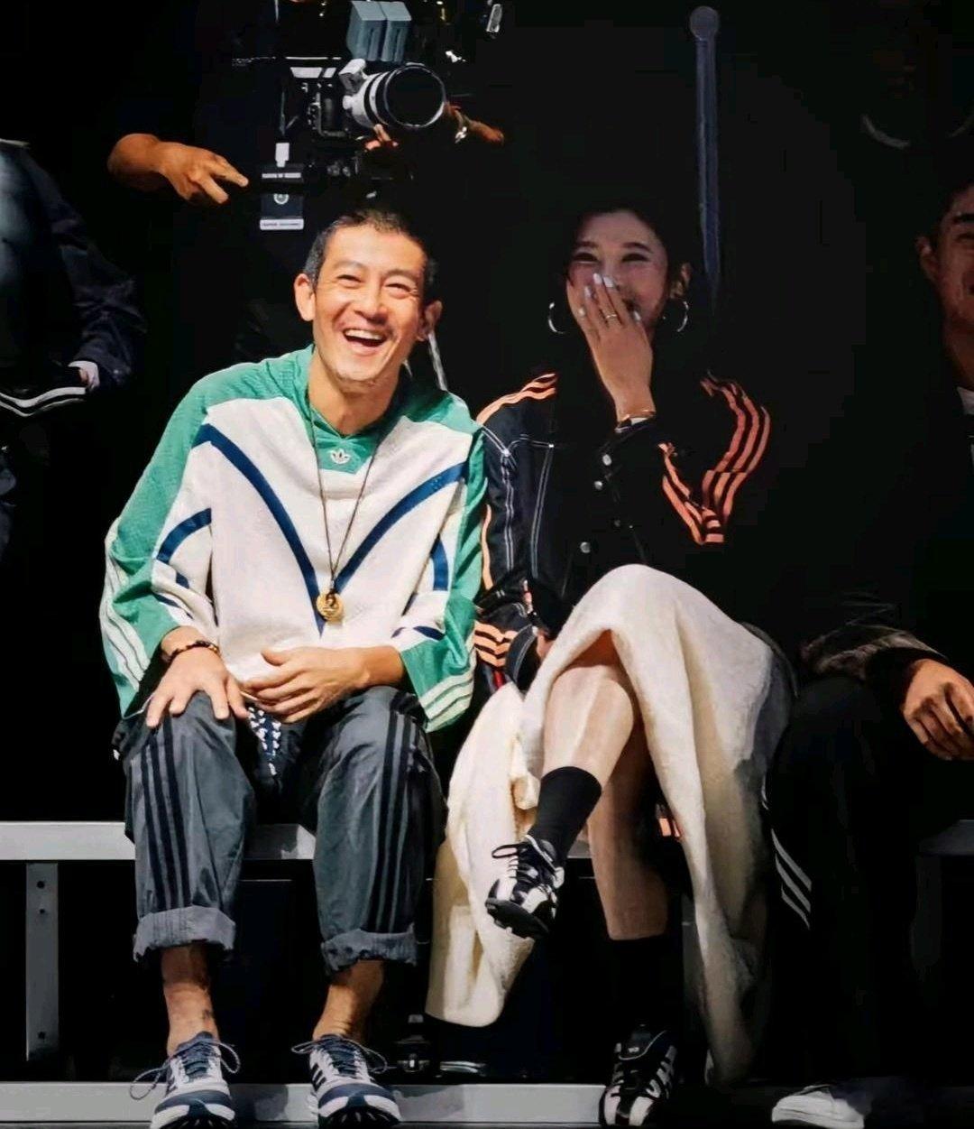 陈冠希和吴艳妮。无语哪方面都八竿子打不着的两个人居然出现在了同一个场合 ​