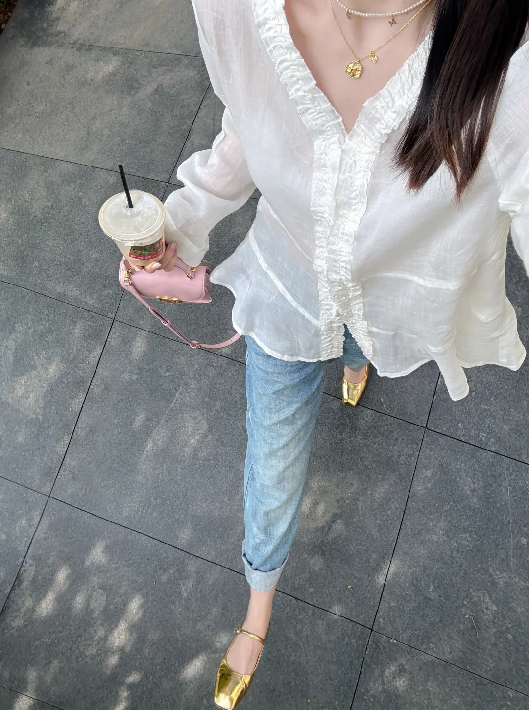 亚麻配牛仔裤的春夏🩵白衬衫真是打工人的神