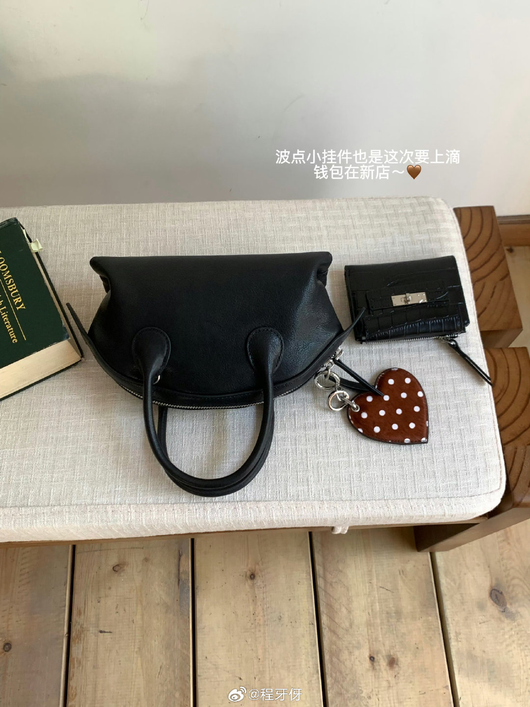[嫁金钗]点👍滑个50⭕️⭕️
最后一条发完继续去追嫁金钗啦！[打call][打call]
想要耐看耐养长期主义的👭选它！
植鞣头层牛皮会慢慢养皮养出不一样的色泽感。
手提优雅斜挎省心。✌🏻 ​
