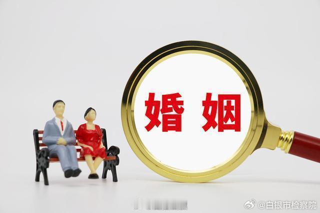 #银检关注# 【#男子相亲闪婚后闹离婚起诉红娘退钱#】近日，#男子花18.3万婚介费三天跨三省相亲##男子闪婚后离婚拿回12.8万婚介费# 引发热议，2025年2月1日，急于成家的方某与阳新某婚姻服务有限公司（以下简称阳新某婚恋公司）签订《婚姻介绍协议》。双方约定：公司为方某提供跨省婚介服务，两年内持续 ​