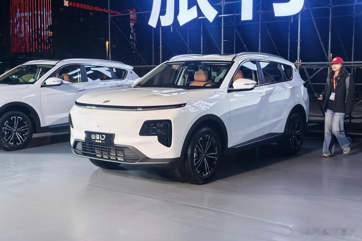 3月19日，捷途品牌两款新车同步登场——X70超越版与山海L7超越版正...