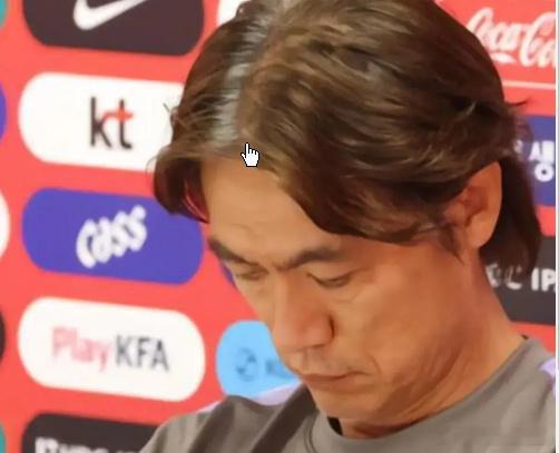 韩国主帅辞职 念完稿双手插兜离场，我们将竭尽全力继续抗争，直到彻底解决...