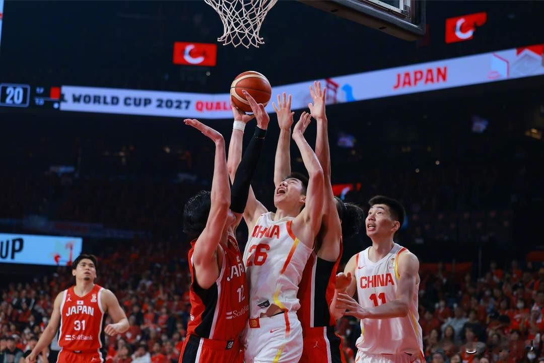 亚运男篮半决赛，五套选择不直播了。
本届日本亚运男篮基本是二队参加，小组赛还输给了省队台北，但是综合数据下来投篮命中率仅落后于中国排在所有球队第二。
其实央视不看好郭士强指导带领下男篮已经是常事了，世界杯亚洲区预选赛好容易直播了中韩前两站，北京主场还整了大场面，认为稳稳拿捏。
结果在主场被韩国打得溃