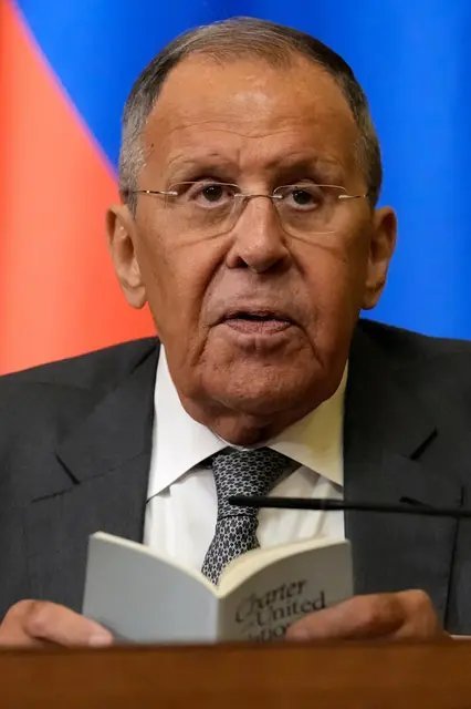 ロシア、日本大使呼び出し抗議　北方領土巡り、高市氏発言に反発

（按照雅尔塔协定和波茨坦公告，日本是无权索要北方四岛的。）
8/18(火) 17:22配信

共同通信
　【モスクワ共同】ロシアのプーチン大統領の北方領土訪問に絡み、高市早苗首相らの発言に反発したロシア側に呼び出された日本の武藤顕大使 ​