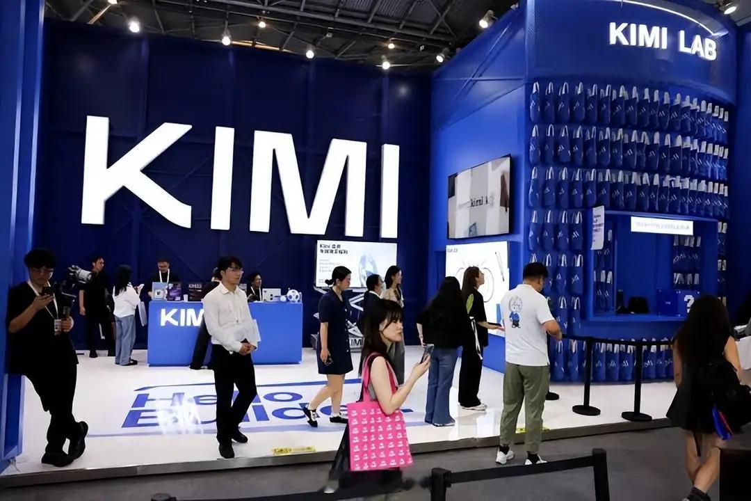 2026年7月，科技圈被两件事刷了屏。一件是月之暗面发布Kimi K3...