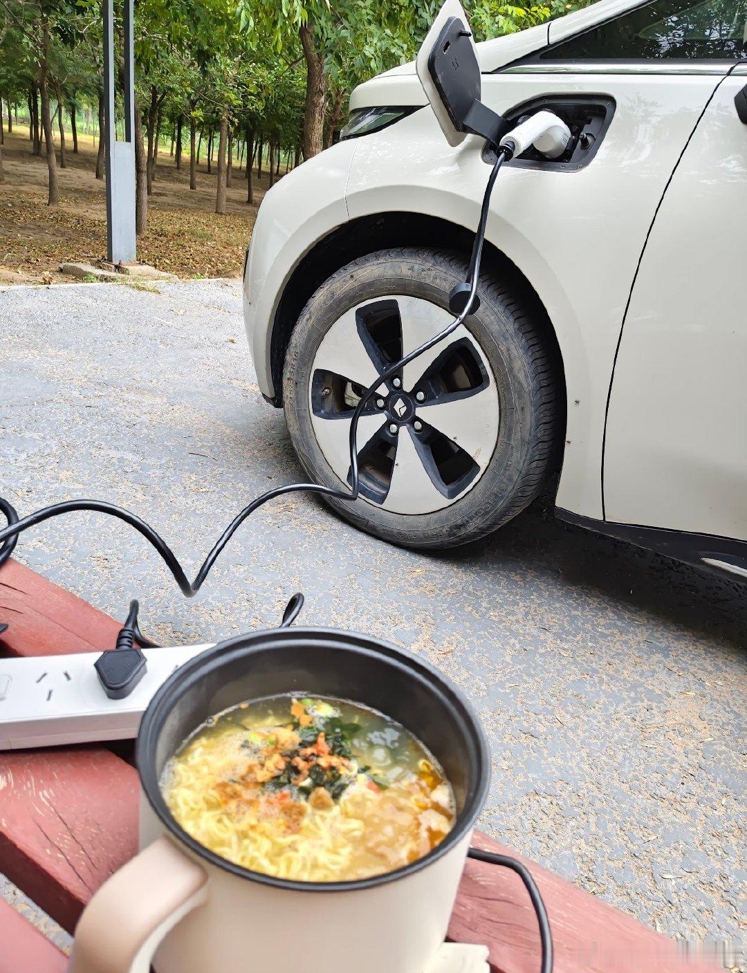 #人一旦拥有了电车#
人一旦有了电车，如同战士有了战马，可以征战四方，东市买蜜雪，西市买鸡爪，南市买面包，北市买宵夜，真是饥饥复饥饥哈哈哈哈哈哈 ​