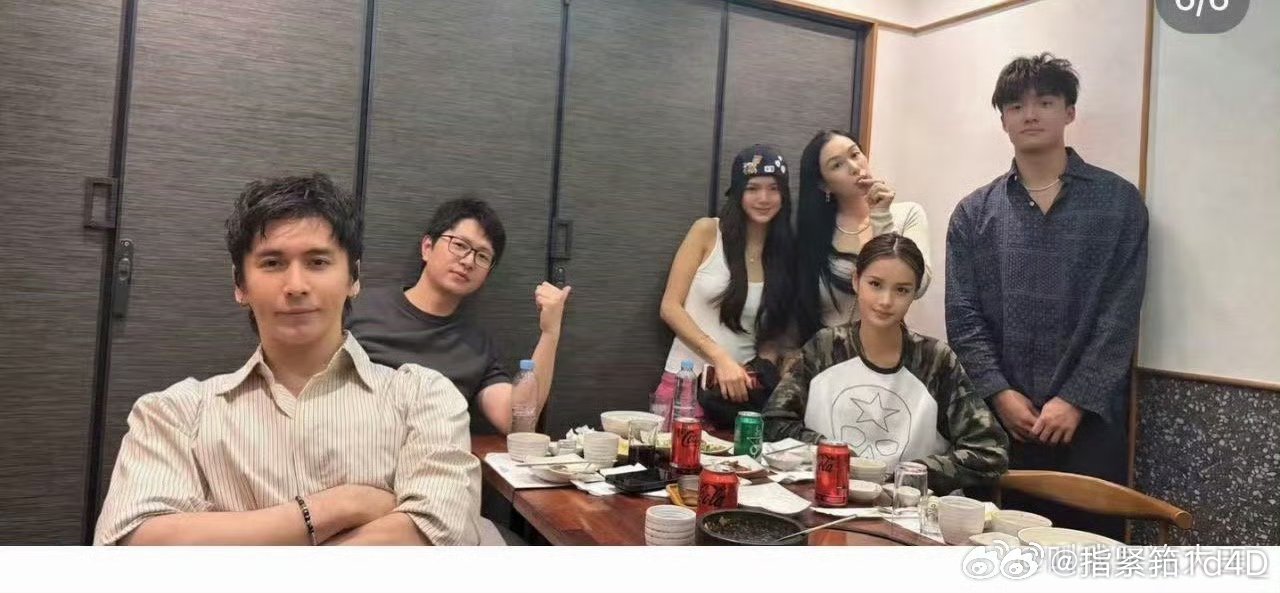 钟丽缇和张伦硕不会老吗，还是这么美，一家四口合照[可爱][可爱][可爱]#钟丽缇张伦硕与二女儿男友合照##jaden带男友见家长# ​​​