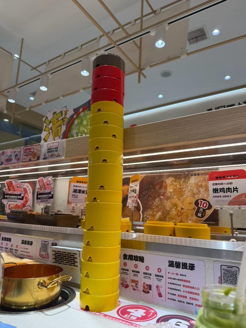 拍小孩哥的东方明珠被发现后转手一个大拇指全肯定👍🏻随后小孩哥拿出了大疆pocket 3也满意摄影 ​