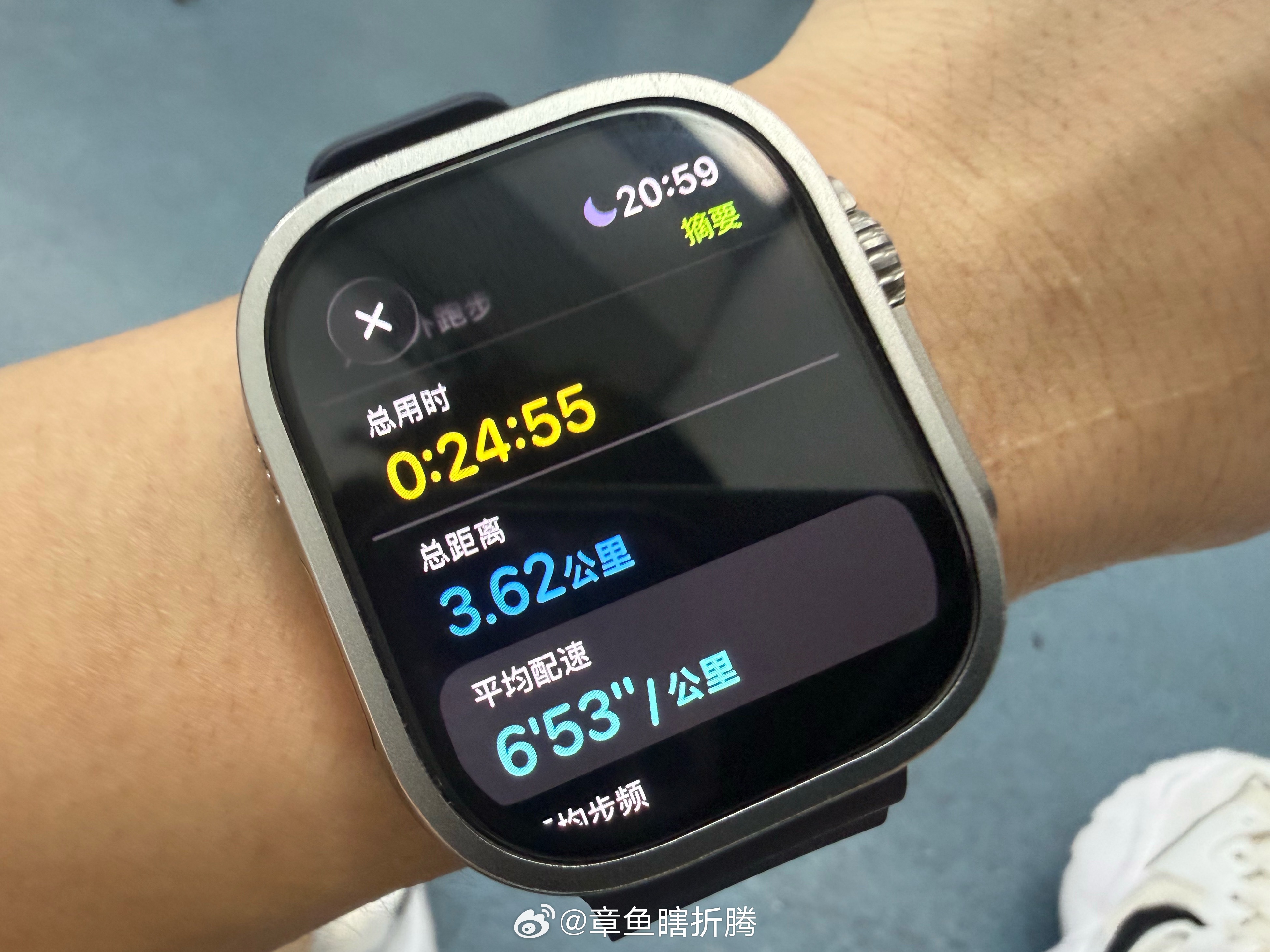 戴了多年Apple Watch，看到这个话题有点懵。

从我自己体验来说，从没出过什么问题。手表就是手表，监测就是监测，也没因为它做过什么离谱的决定。

热搜标题有点误导人，好像手环是“受害者”的元凶。我觉得问题不在手环，在于选择，我建议：

选大品牌，选正品，放心可靠很多。

别因为贪便宜买劣质 ​