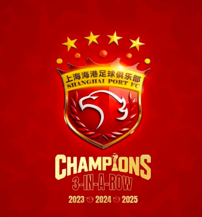 上海海港这次提前两天就飞去深圳了，官方说是为了防南方这边的台风，怕耽误了跟新鹏城的比赛。
其实他们现在的积分保级基本没问题，我倒觉得，防天气是一方面，真正折腾人的是后面那场足协杯。
打完深圳再过三天就是足协杯，他们今年是奔着夺冠去的，所以这场肯定要轮换。
这就挺微妙的，大部队提前两天过去，教练组脑子