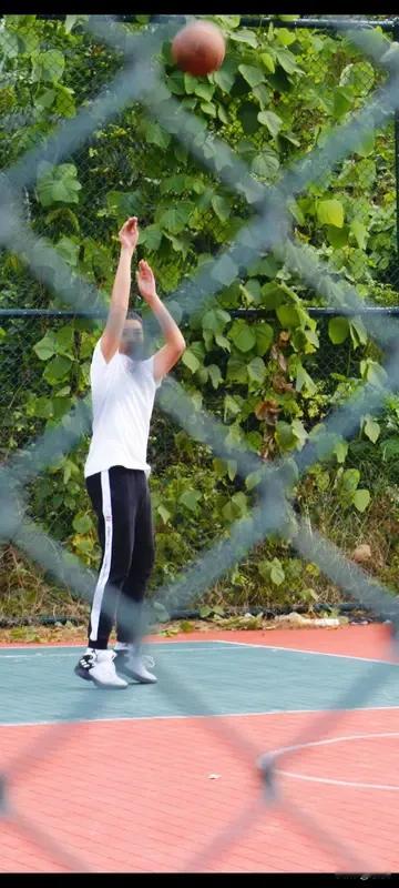 姚明在NBA具备多项顶级能力：低位背身单打（结合身高与柔和手感，勾手...