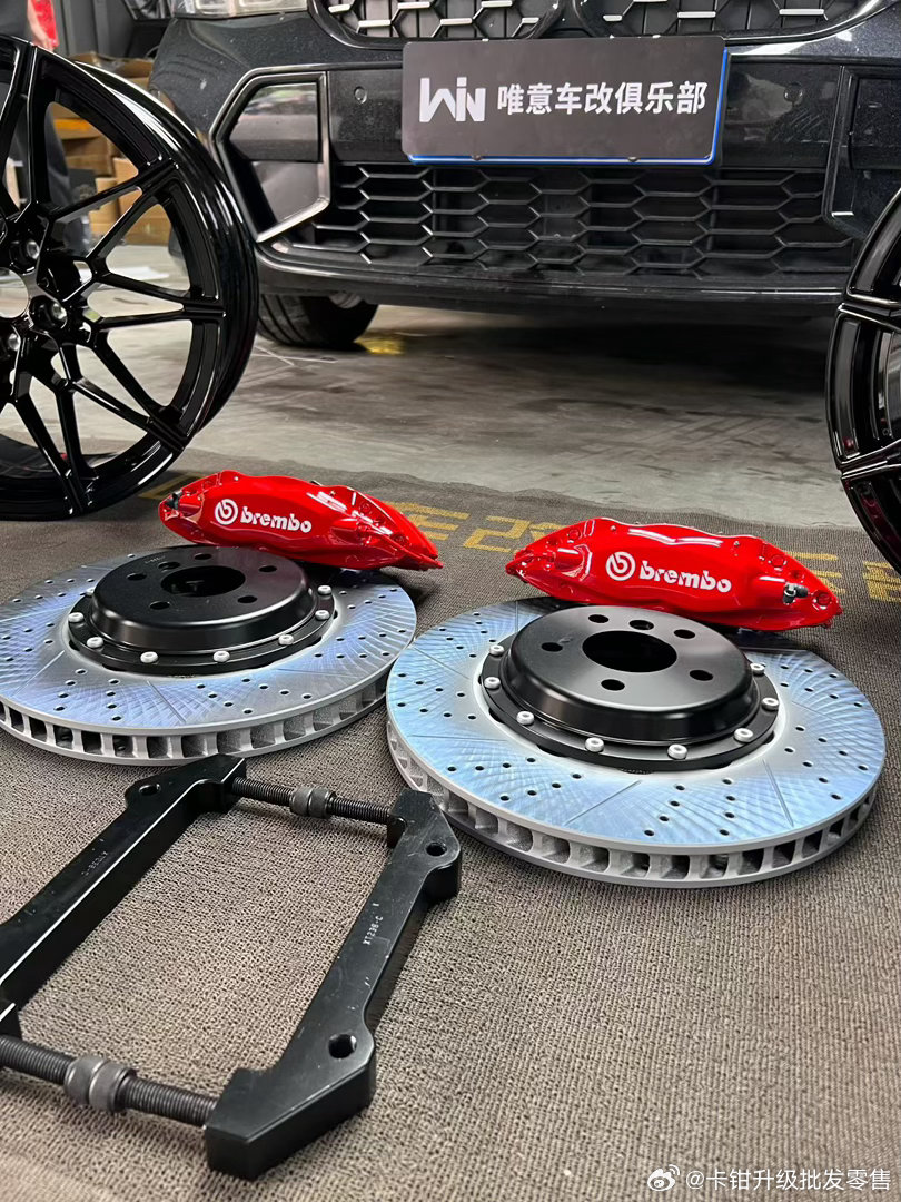 宝马三系案例 18寸鸟巢锻造轮毂 BREMBO F50 大四活塞 ​