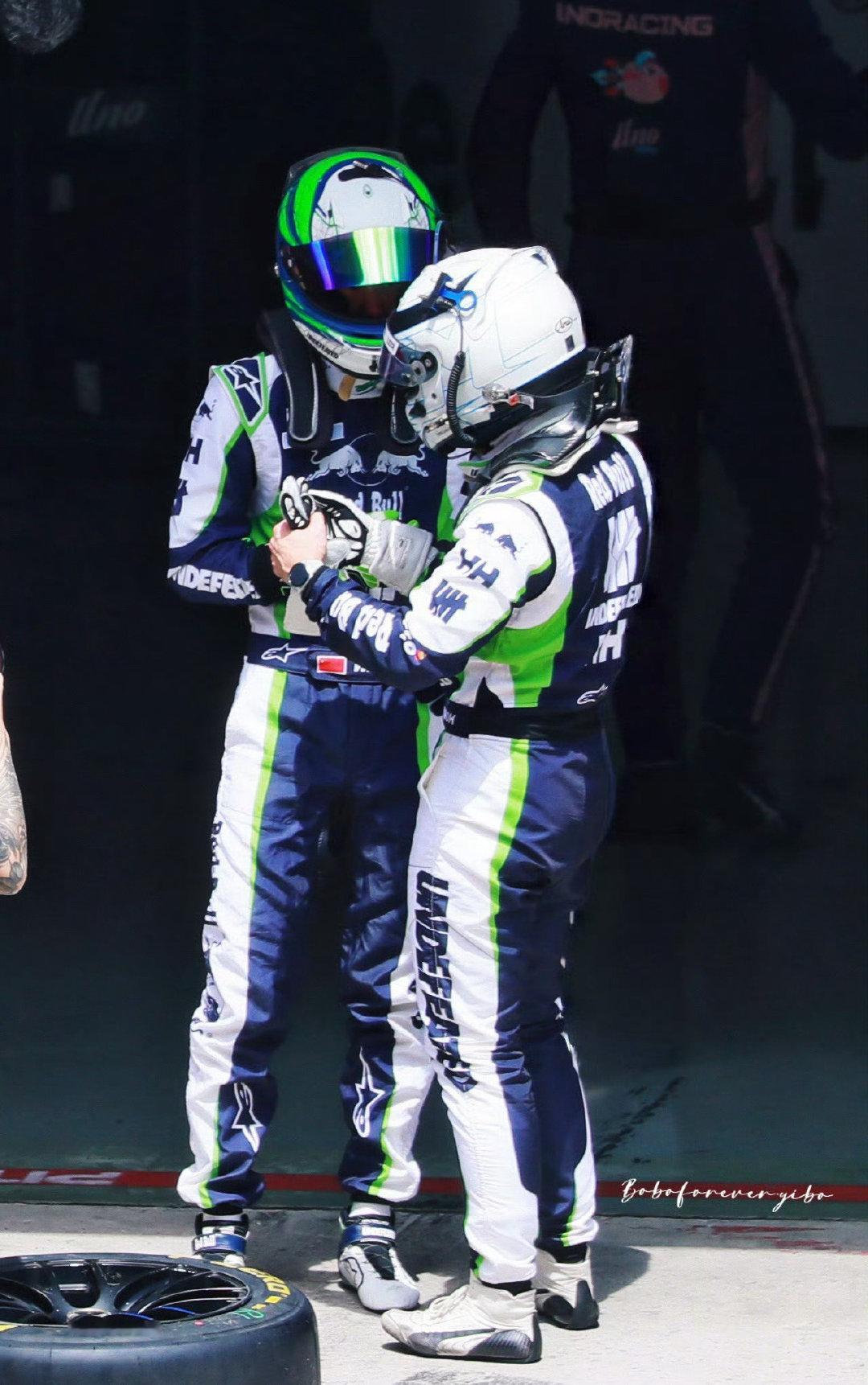 #王一博[超话]##雷军为王一博打call# ·#王一博# · #85RACING#   · #85号赛车手王一博# 
王一博雷军85号赛车手王一博
​