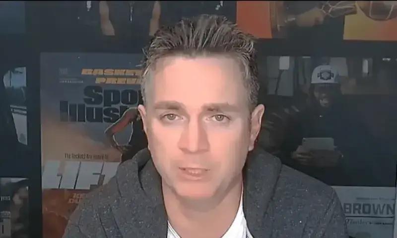 杰伦·威廉姆斯突然伤停，不少人觉得雷霆的天要塌了，可翻开上赛季的成绩单，所有人都愣住了。
在他缺席的日子里，雷霆在常规赛打出了39胜10负。
到了对抗强度拉满的季后赛，没他的情况下居然也拿下了8胜2负。
合算下来47胜12负，胜率直奔80%而去。
很多人纳闷，缺了场均20来分的二把手，这支青
