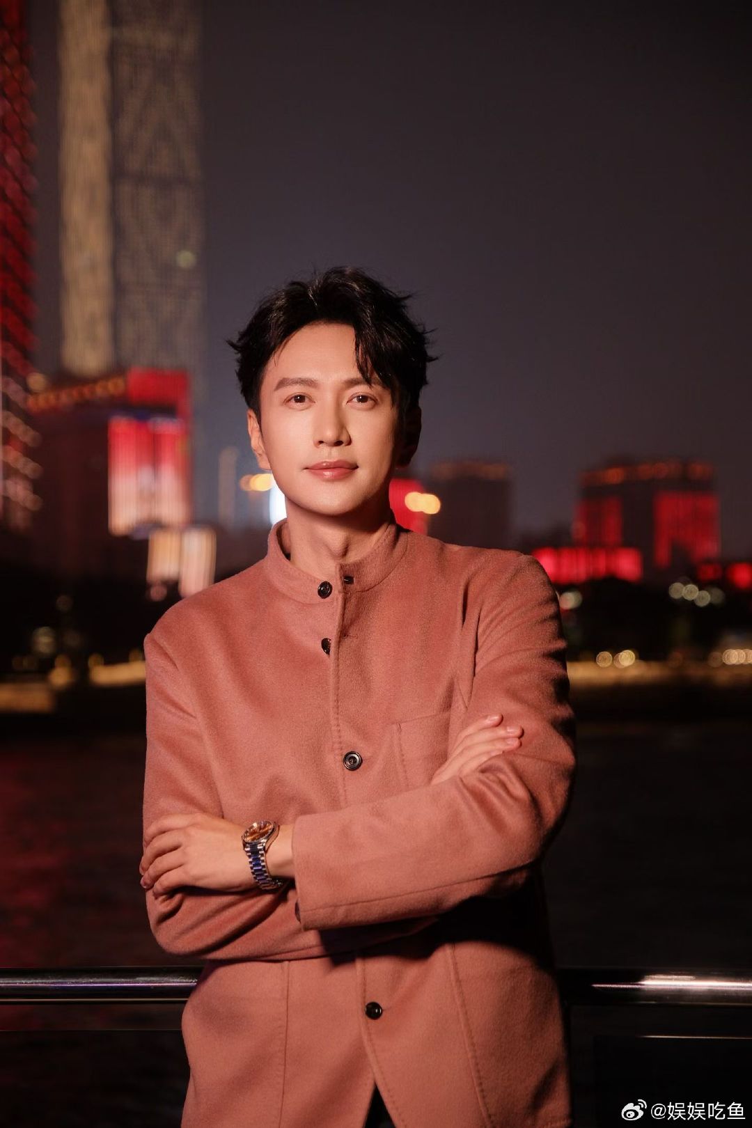 #王仁君飞天奖后在人民日报撰文#飞天不是个人终点，王仁君把奖项看作代代接力的见证，不负时代不负先辈，这才是好演员该有的样子#剧综嘴替请开麦# ​