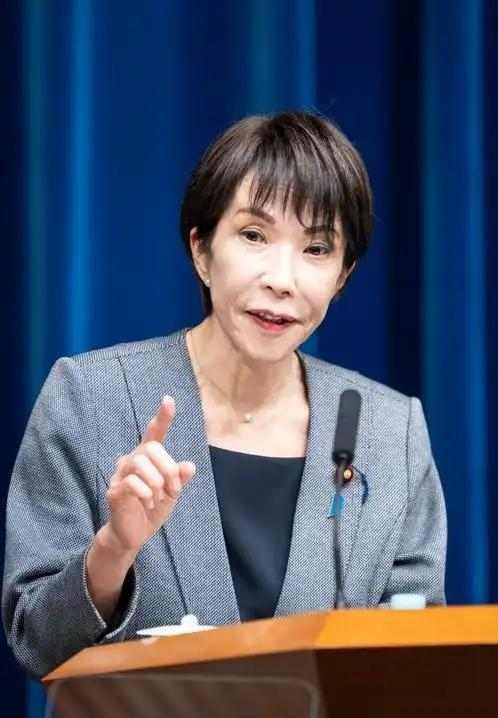 日本的一个曾在美深造过的军事专家抛出过一个说法，叫“三路打击”。大意是，一旦中日之间爆发武装冲突，日本会同时动用陆基导弹、海上舰队和空中战机，三路夹击中国舰艇。当时很多人听完也就是一笑，觉得又是哪个右翼分子在防务展上博眼球的表演。但到了2026年9月这个节点再回头看，那番话已经不太像军事爱好者的纸上