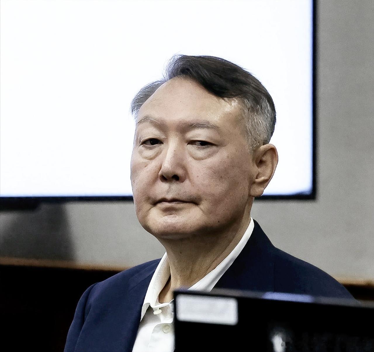 #尹锡悦二审被判无罪#
韩国前总统尹锡悦违反《政治资金法》案二审反转，一审2年徒刑被推翻，改判无罪。
案件争议焦点是大选期间免费获取的民调服务算不算非法政治资金。二审法院以证据不足为由作出无罪判定。
#俄罗斯32座最大炼油厂中28座遭袭##特朗普要求乌克兰停止攻击俄炼油厂##乌克兰要报复俄罗斯# ​