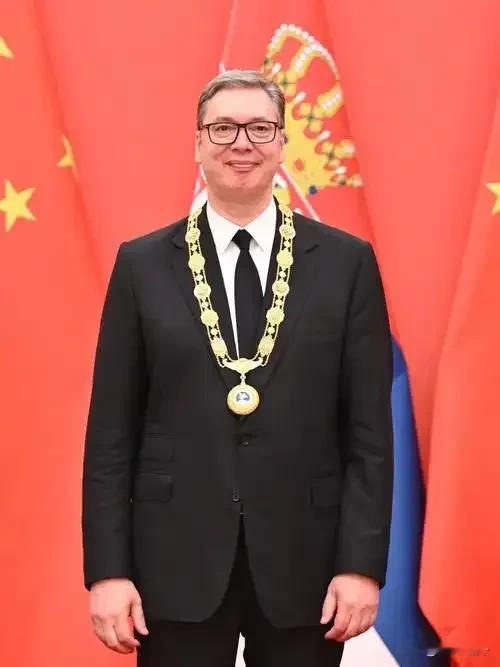 这个节奏怎么看着有点眼熟啊？怎么好像大帝也玩过这么一手，也是总统、总理换着来。是不是侧面可以说明塞尔维亚国内也比较团结那！