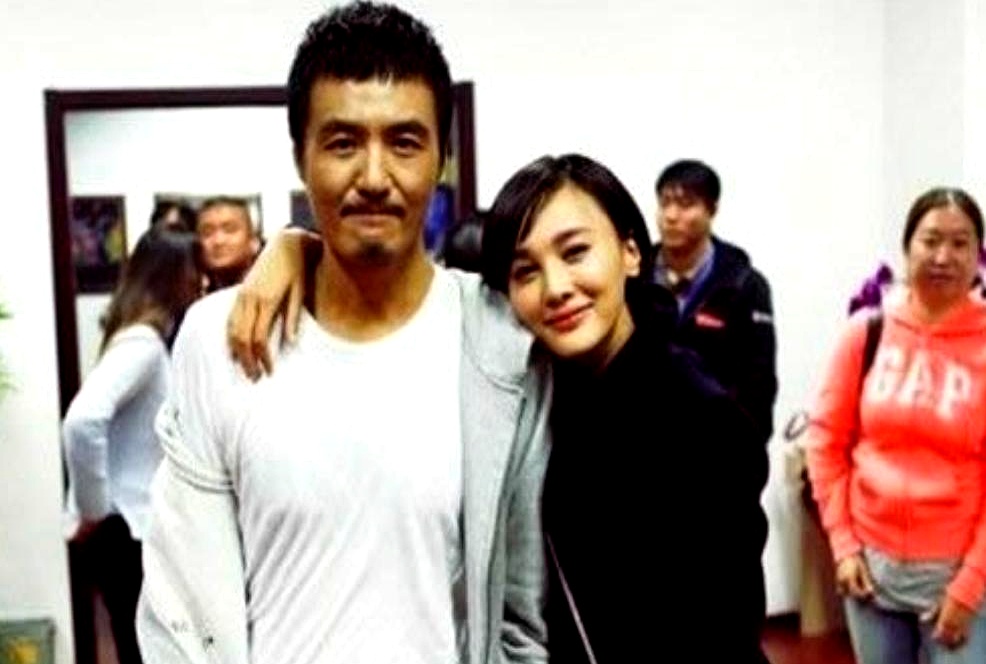 朴树和吴晓敏的婚姻，可能打破了你对夫妻的认知。
 之前传他让她买烟，她...