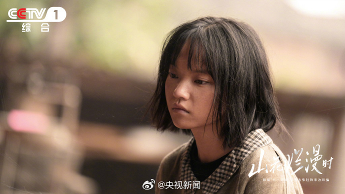 #蒋欣小巷人家提名#第33届中国电视金鹰奖提名公布，最佳女配角提名：马苏《我是刑警》、兰西雅《山花烂漫时》、迟蓬和秦海璐《生万物》、梅婷《生命树》、蒋欣《小巷人家》,六人共同入围，竞争激烈。（via.央视新闻）#金鹰奖提名名单##赵丽颖掉提金鹰奖最佳女主##赵丽颖突发身体不适##赵丽颖工作室致歉 ​