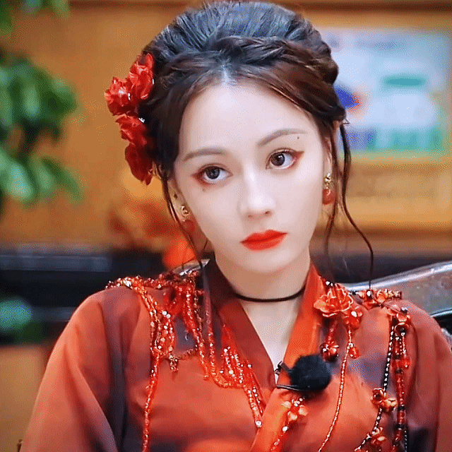 买了票的人18点半电影院见[偷笑][偷笑][偷笑] ​​​