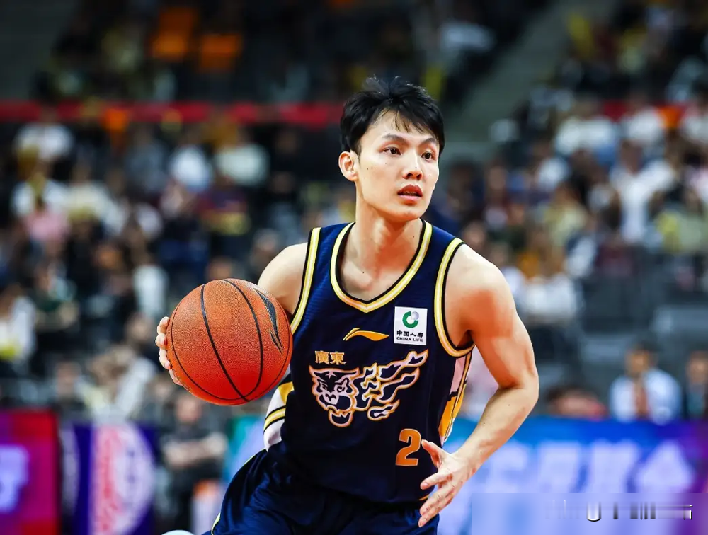 44投11中，杜锋黑着脸离场，连手都没握。   这数据，别说杜锋了，球...