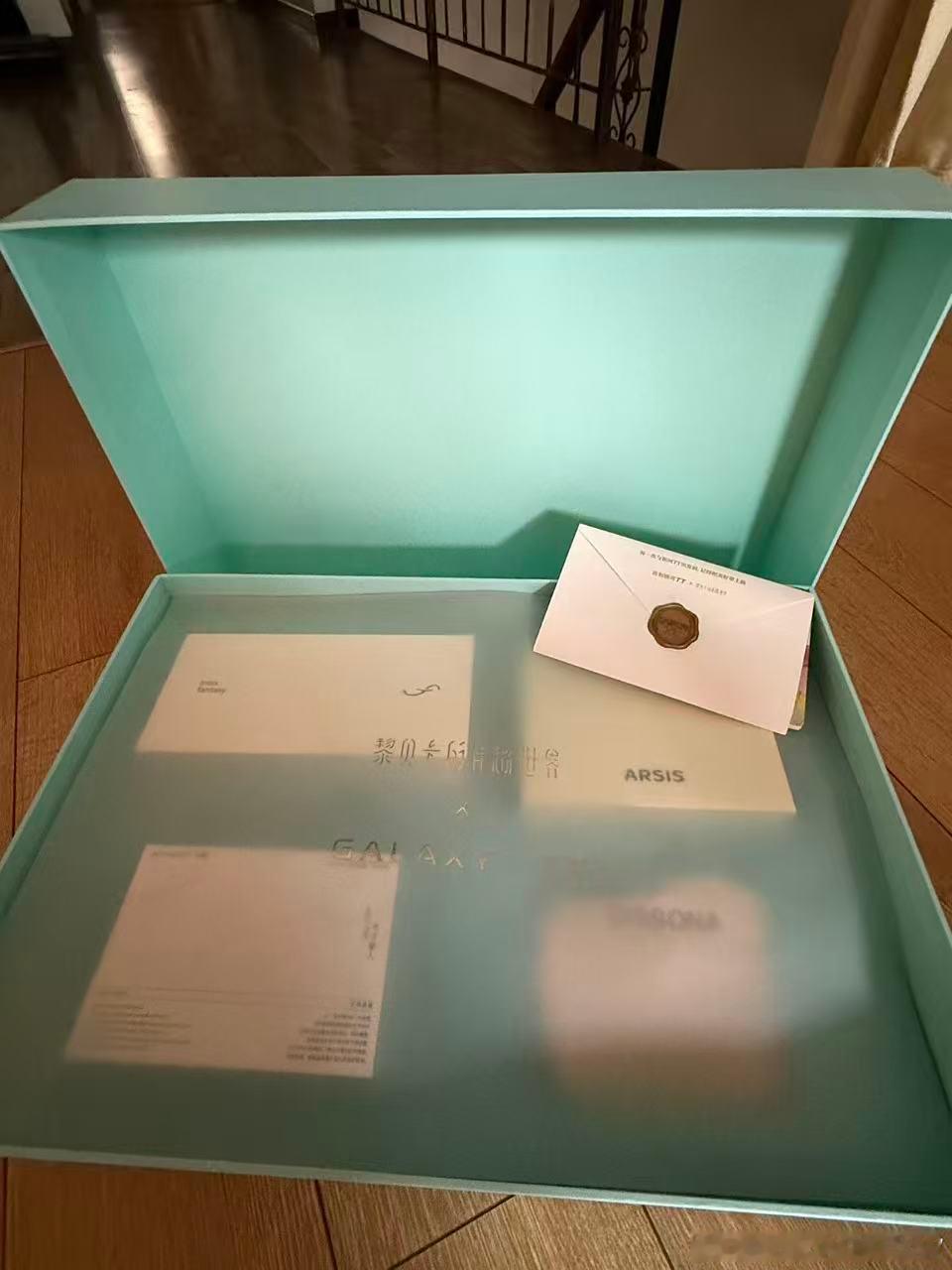 收到吉利银河TT×黎贝卡联名礼盒啦✨质感太戳我！和银河TT一样自带时尚感，好看又有格调～#我的OOTT# ​