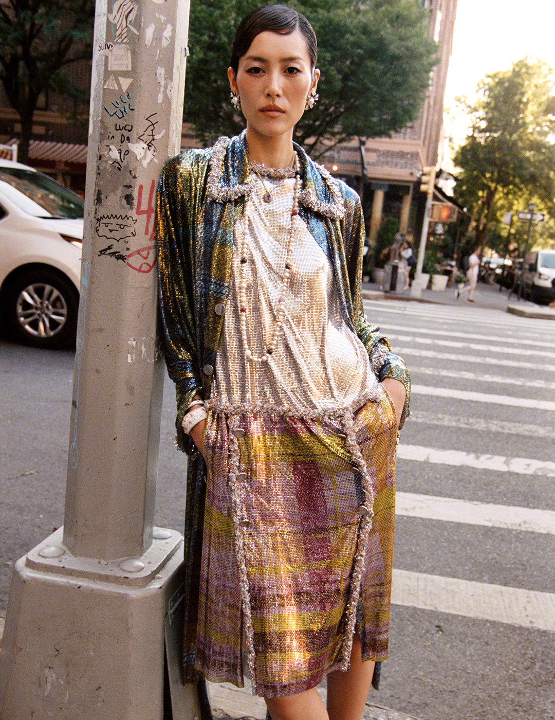 W Magazine 2026「Time Travel」内页大片，穿着新季时装漫步于纽约都市街头，真是随便拍拍就很带感。📸  摄影: Angelo Pennetta  #时尚灵感解读# ​​​​