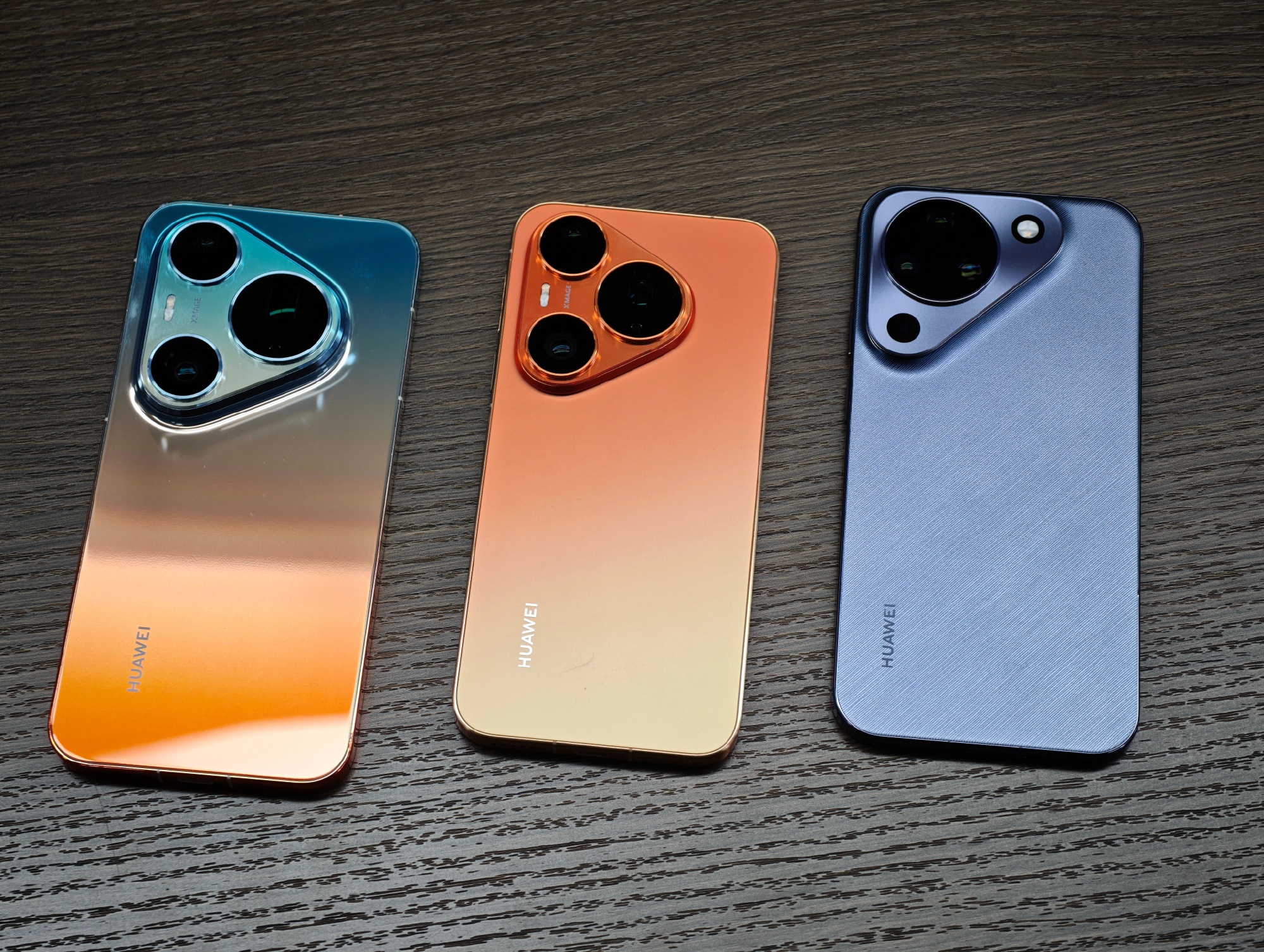 爆料！华为下一代Pura100正代影像旗舰评估阔屏方案，Pro与Pro Max改用6.39英寸阔屏
 
数码圈最新爆料传出，华为计划在明年上半年推出的Pura正代影像旗舰，内部正在评估阔屏新方案，产品线版本划分会出现明显差异化设计，标准版继续沿用传统6.6英寸中屏，而Pro、Pro Max版本将更换