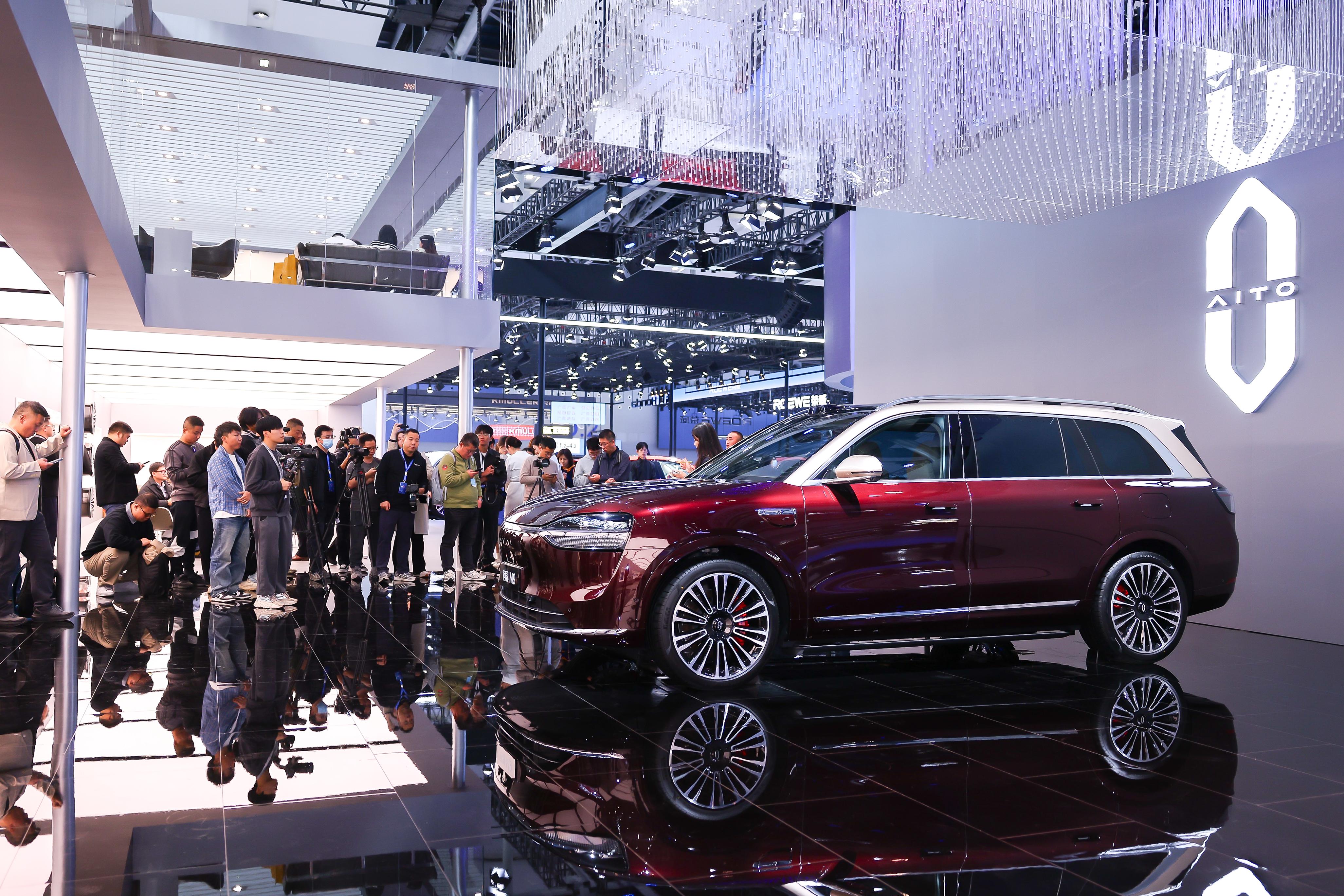 一、产品功能分享：智能科技让出行更懂需求   1. 华为乾崑智驾ADS...