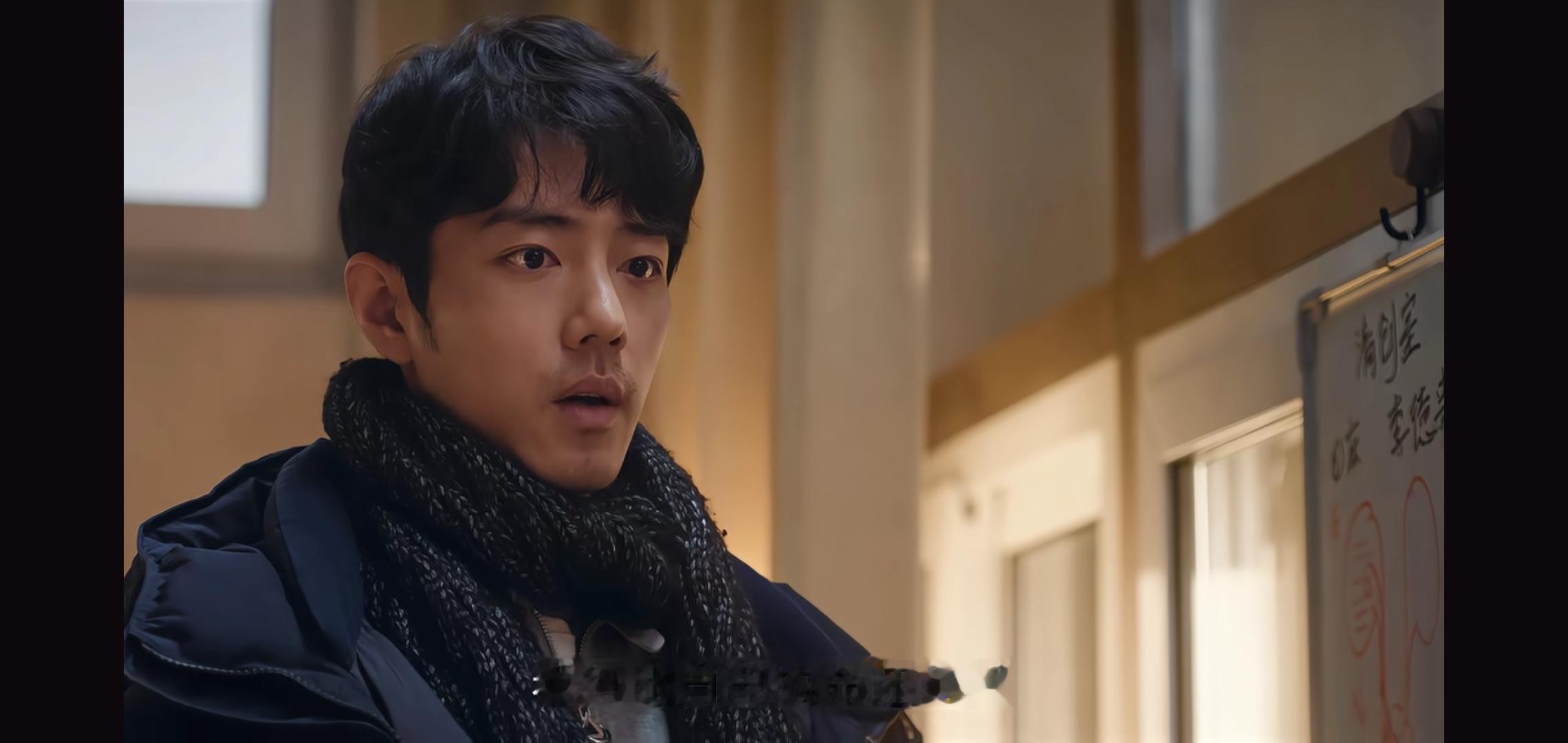 只能说《小城良方》里的剧情太贴合实际了。
剧里丁嘉丽饰演的来来看病的老太太即使是得了很严重的病，会为了区区的三千块钱硬是不做检查，不治疗，这让肖战饰演的刘铮亮很是不理解，他觉得现在不会有人把这点钱看的比命还重要。
倪大红饰演的龙院长对他说“你没穷过你不懂，你穷过吗”
他说“谁说我没穷