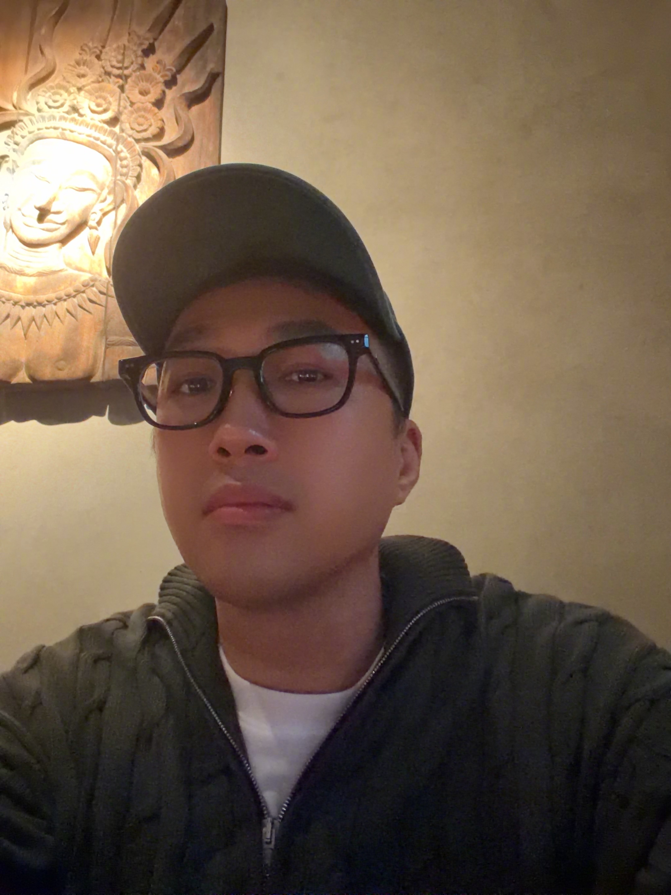 4.0是黑热搜吗？
我其实不太懂现在的梗。
就是看到上热搜了，都是夸她美的，就跟了个九宫格。
然后看到营销号说这是黑热搜。
？？？？？？？？？
黑在哪里？求科普？
努力健身、练眼神、学穿搭的姑娘把自己从1.0进化到4.0不是很励志吗？
越来越不懂网络了。
不过没事，我反正心脏强大，已经习 ​