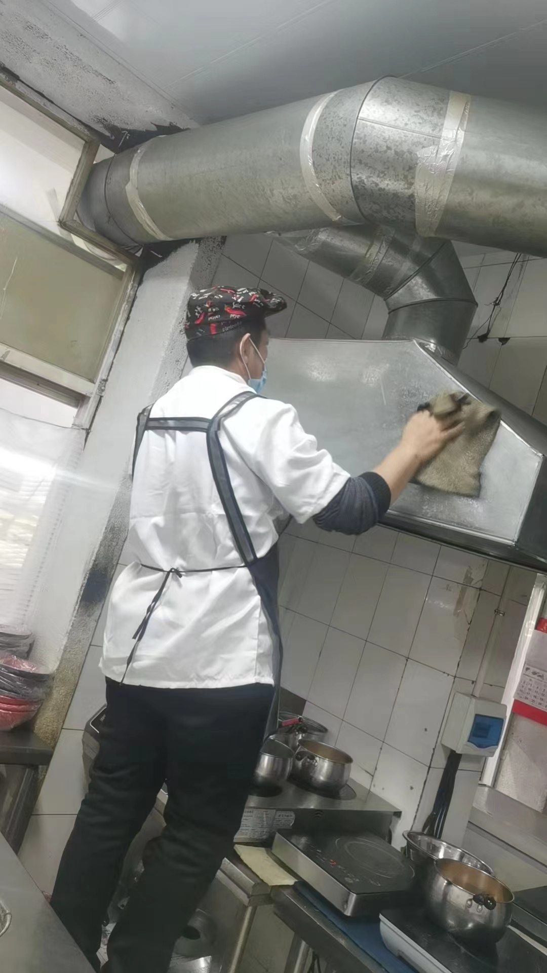 常有食物残渣，很容易滋生蟑螂、小飞虫、蚂蚁，居家自行消杀不用买强效剧...