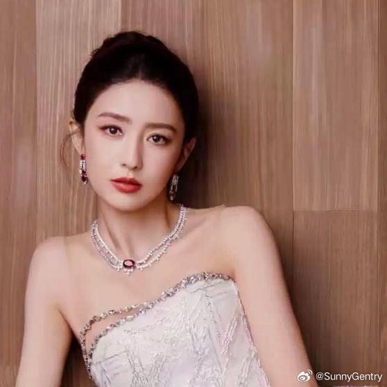 《佟丽娅精美写真御姐写真》 ​