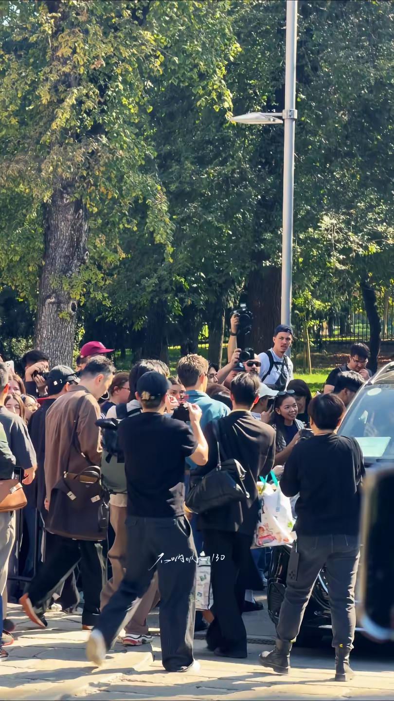 黄景瑜黄景瑜米兰时装周黄景瑜菲拉格慕