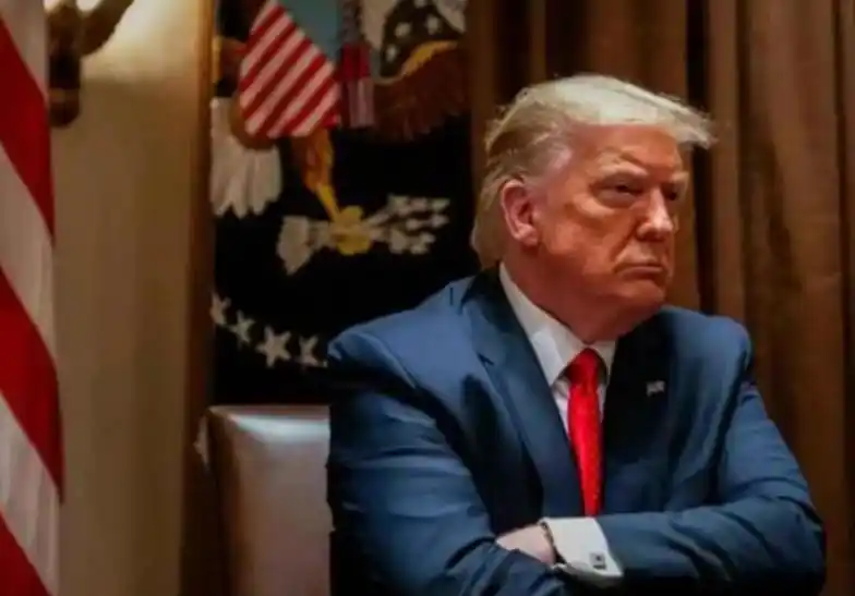 特朗普有可能是美国历任总统中，对华态度最友好的人之一，虽然他也反华，但特朗普毕竟商人出身，商人总统的算盘里，藏着中美博弈的真相之一？在所有对华高喊强硬的美国总统里，特朗普可能是北京最能打交道的那一个。这不是替他洗白，这是在说一件更深的事——他恨的不是中国这个国家，他恨的是账面上的亏损。这两件事，本质