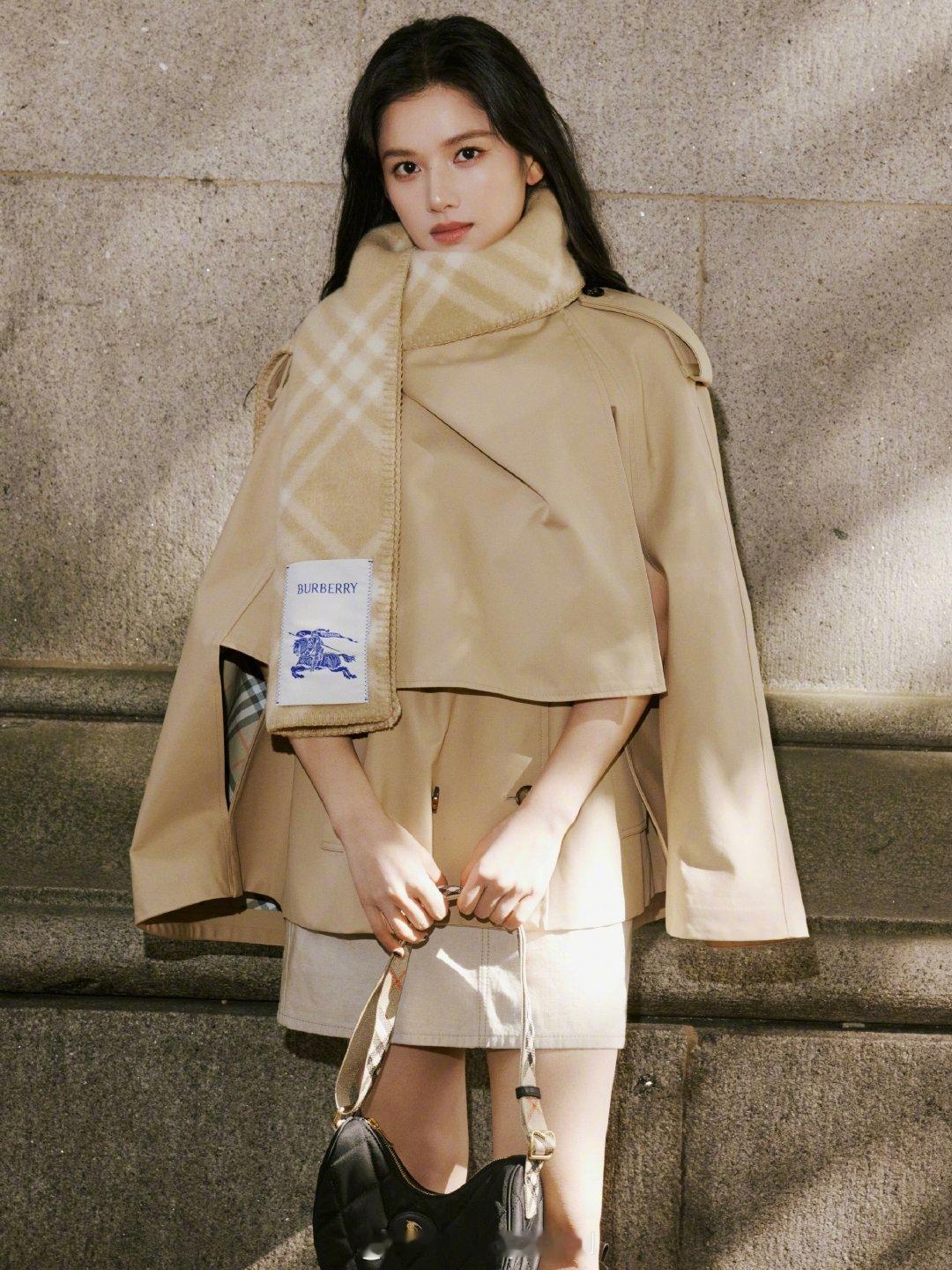 张婧仪穿Burberry是Burberry的福气不是张婧仪的。。。哪个奢牌签老仪都是捡到宝了 ​