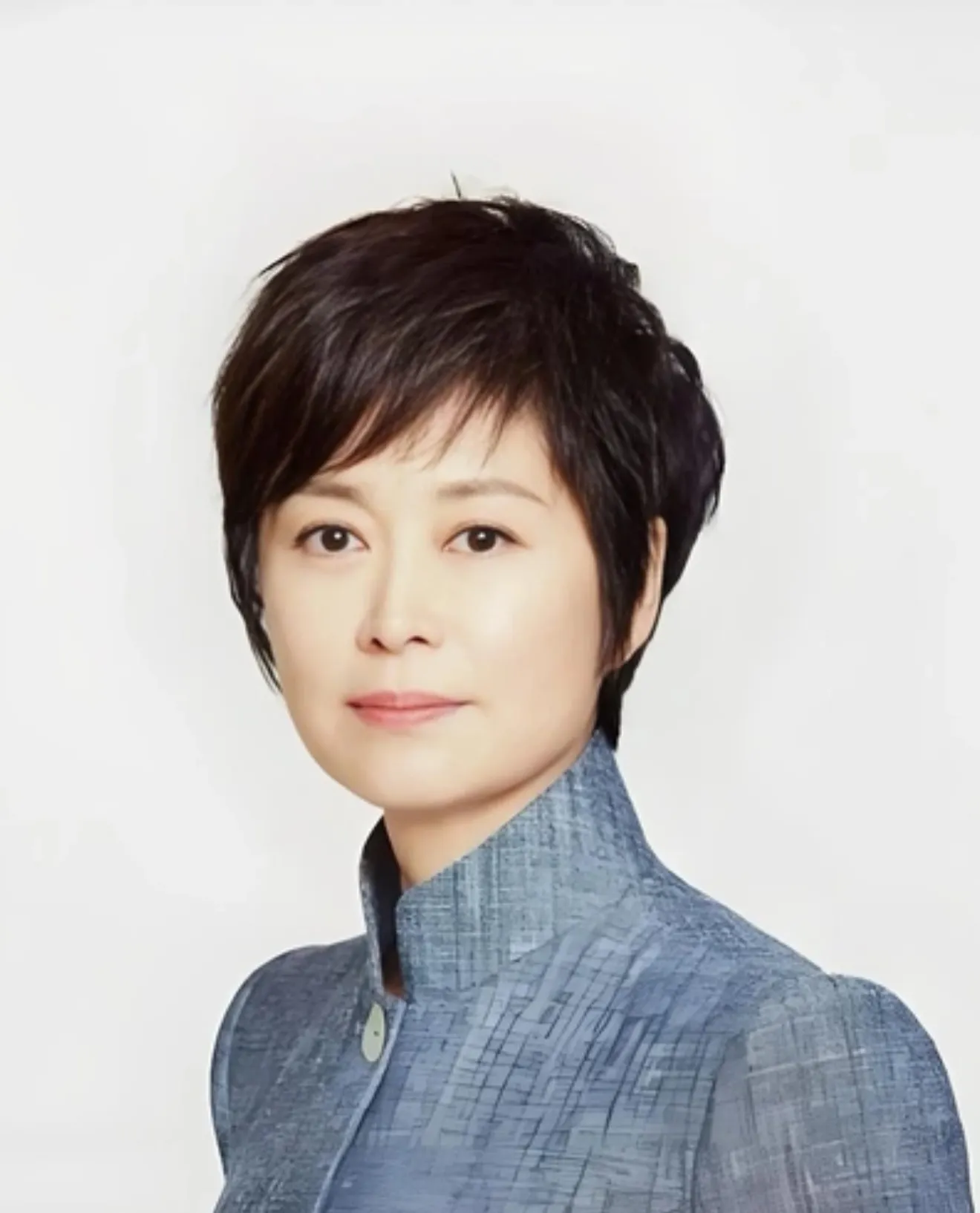 《敬一丹：从林场广播员到&34;敬大姐&34;，她用一生诠释新闻的温度》
2026年9月13日凌晨5时，敬一丹在北京逝世，享年71岁。这位陪伴了几代观众成长的&34;敬大姐&34;，走完了她传奇而温暖的一生。
 
一片丹心，从林场起步
 
1955年，敬一丹出生于黑龙江哈尔滨。17岁那年，她响应&