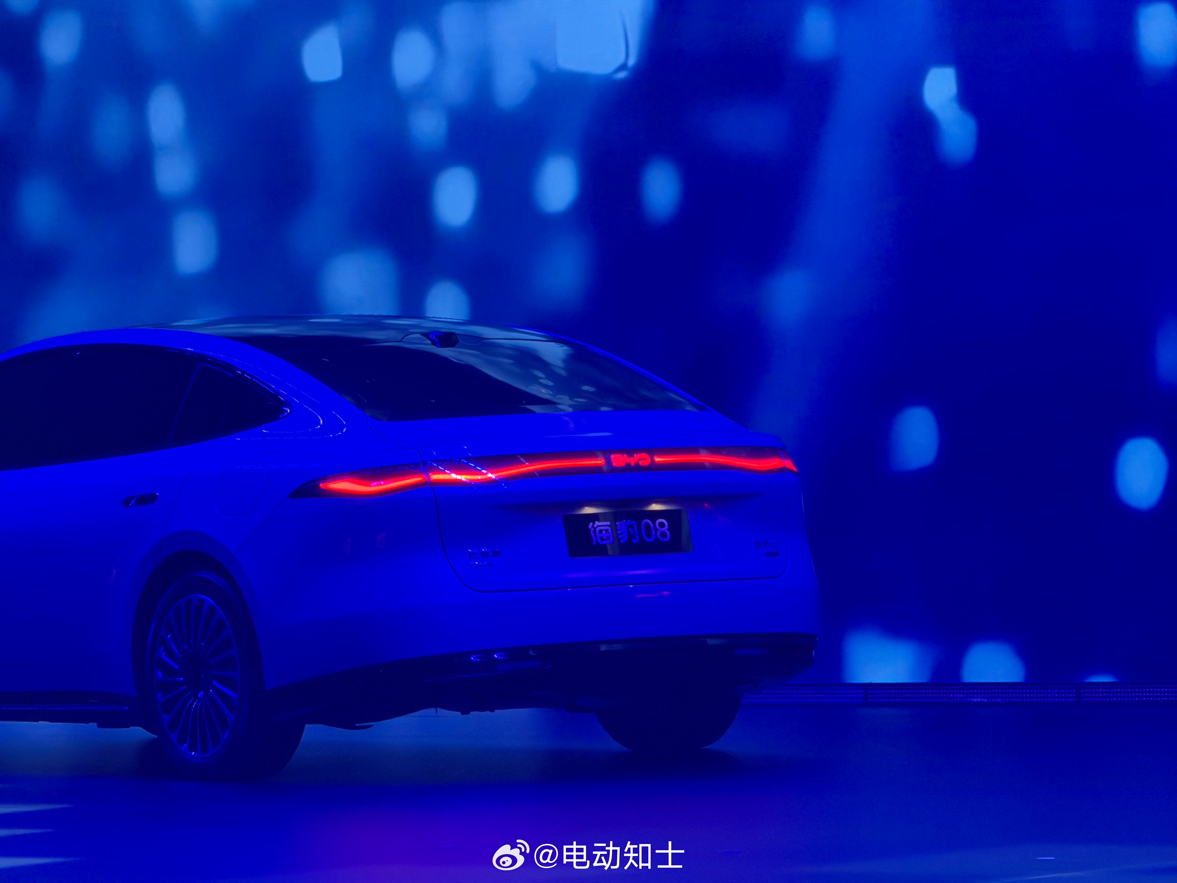 比亚迪海洋网全新旗舰轿车——海豹08全球首秀！二季度正式上市！这个珊瑚...