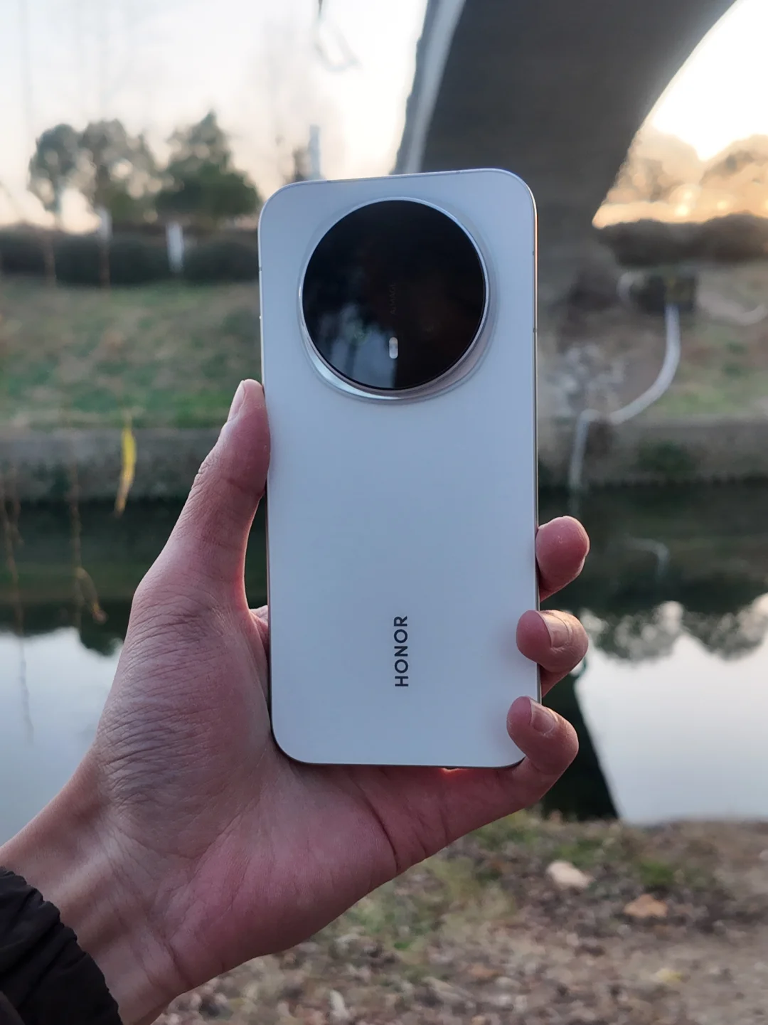 跟兄弟们说句心里话，荣耀Magic8其实是被严重低估了，不管是品牌还是...