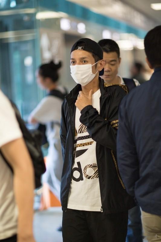 宋小宝谢娜在后台都没认出李维嘉 娱乐圈后台总能整出些爆笑名场面。某综艺...