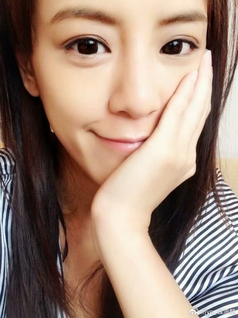 #江语晨[超话]#  🩵💛#江语晨有语转晴音乐会# 🩵💛#江语晨# 🩵💛
风把我的爱意捎向远方 替我拥抱耀眼的你
𝓣𝓱𝓮 𝔀𝓲𝓷𝓭 𝓬𝓪𝓻𝓻𝓲𝓮𝓼 𝓶𝔂 𝓵𝓸𝓿𝓮 𝓯𝓪𝓻 𝓪𝔀𝓪𝔂 𝓽𝓸 𝓮𝓶𝓫𝓻𝓪𝓬𝓮 𝔂𝓸𝓾. ​