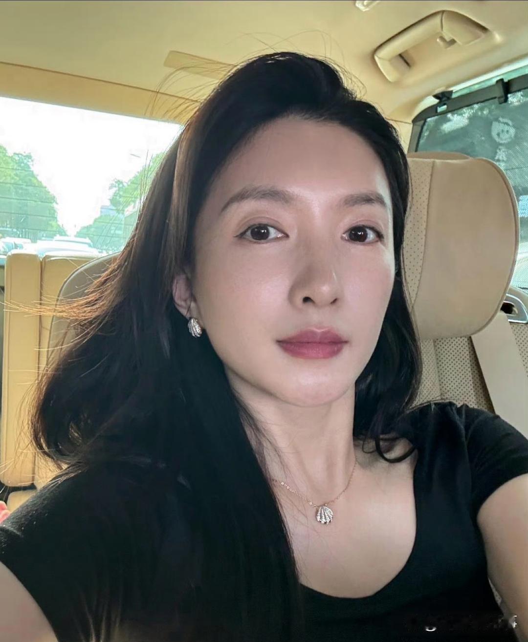 江疏影，素颜都这么好看 ​
