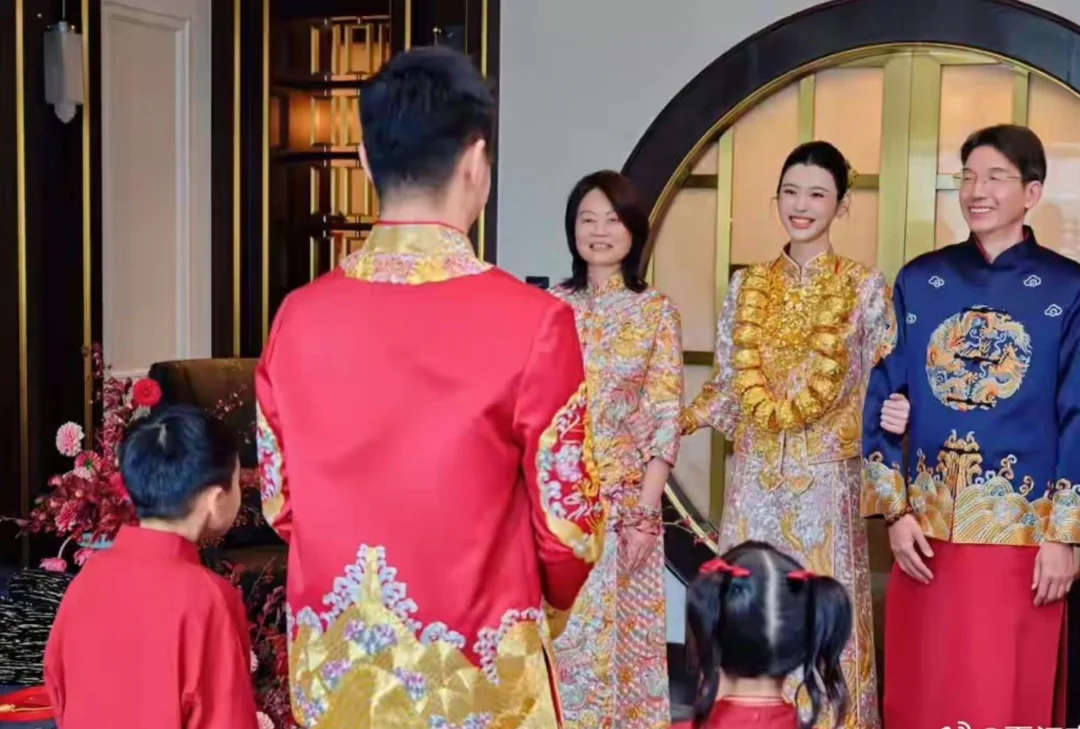 看了奚贵妃答谢宴，真心觉得婚礼可以晚点办
2019年何猷君求婚，奚梦瑶当时应该有
