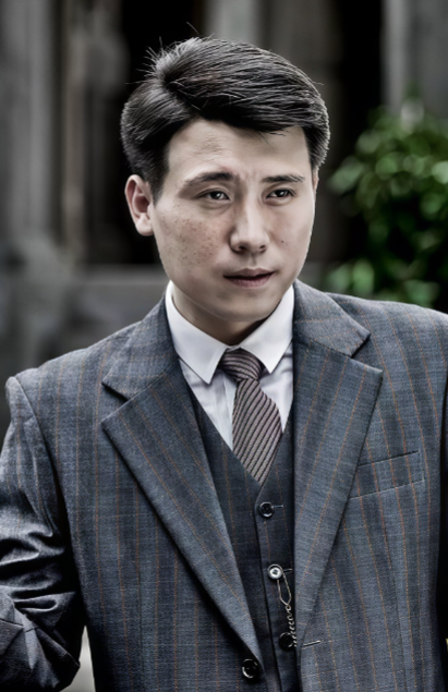42集谍战剧，李乃文张光北领衔主演，超豪华神仙演员阵容，剧情精彩纷呈，收视大火，必追！

演员李乃文估计是很多剧迷都很喜欢的实力派，不管是《悬崖之上》里沉稳老练的地下工作者，还是《大秦赋》里心思深沉的李斯，戏路宽广，演技自然接地气，擅长塑造冷静睿智、心思缜密的角色，没有浮夸的表演，靠细节打动观众。张