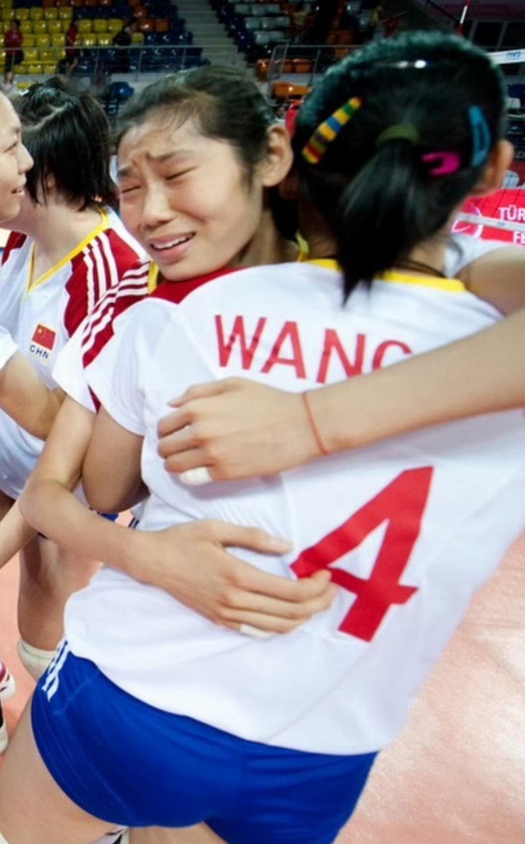 #朱婷小小婷[超话]# 
“我跟她小时候就一起打球 我能不知道她是啥人吗” ​