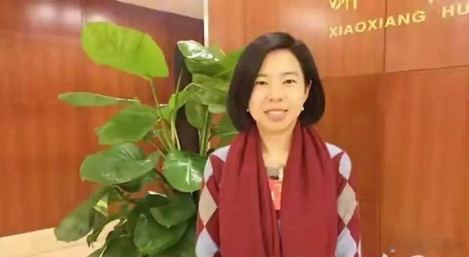 #永州女局长# 女局长分类出轨至少8名男子，前夫离婚获330万元赔偿，讨要口头约定170万元余款被以涉嫌敲诈勒索罪提起公诉，已羁押5个月。 ​