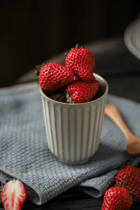 跟大家分享我这周的趣事： 原本和朋友约好周末去公园野餐，谁料早起突然下...